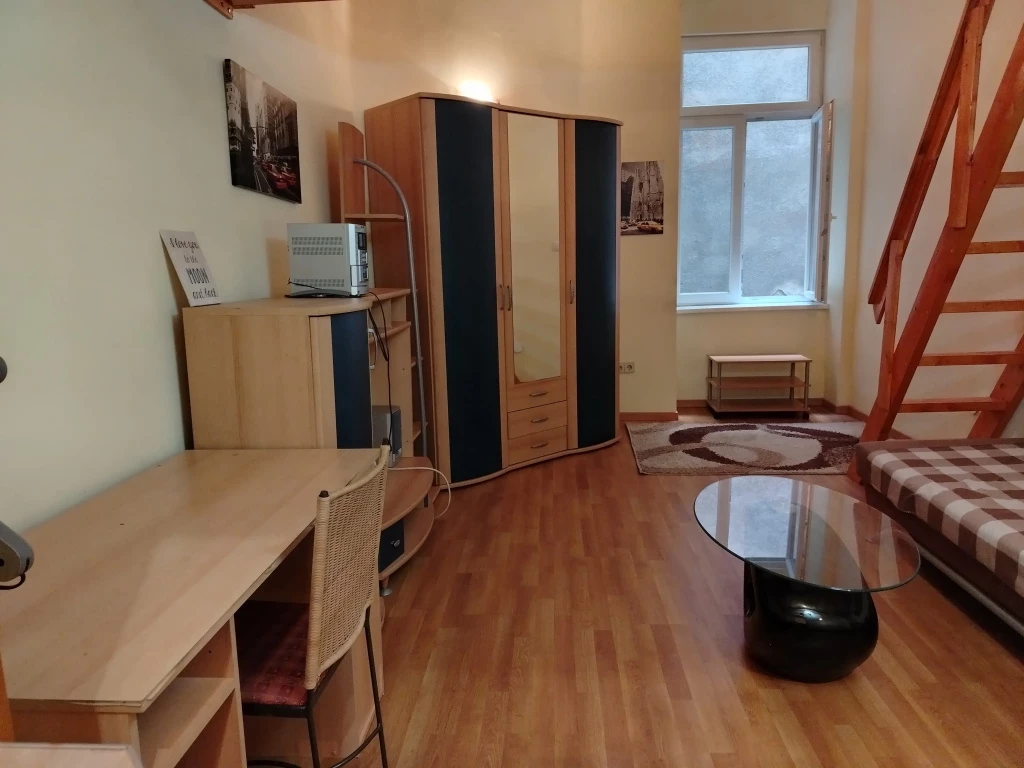VII. Kerület, Csengery utca, 29 m²-es, 1. emeleti, társasházi lakás
