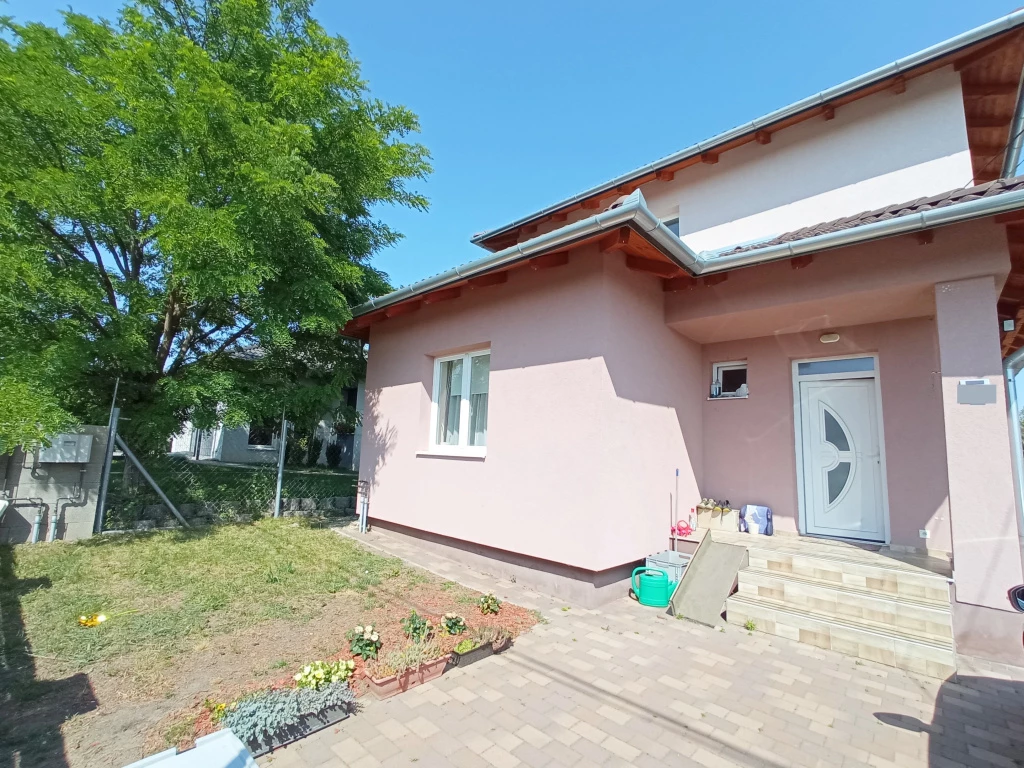 Ecser, Kálvária domb, 122 m²-es, családi ház, 6 szobás, felújított / újszerű állapotú