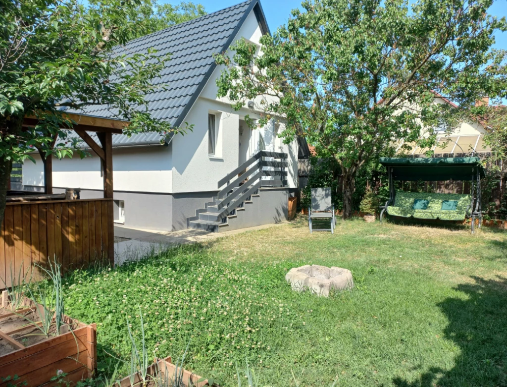 Veresegyház, Tópart, 69 m²-es, családi ház, 1+2 félszobás, felújított / újszerű állapotú