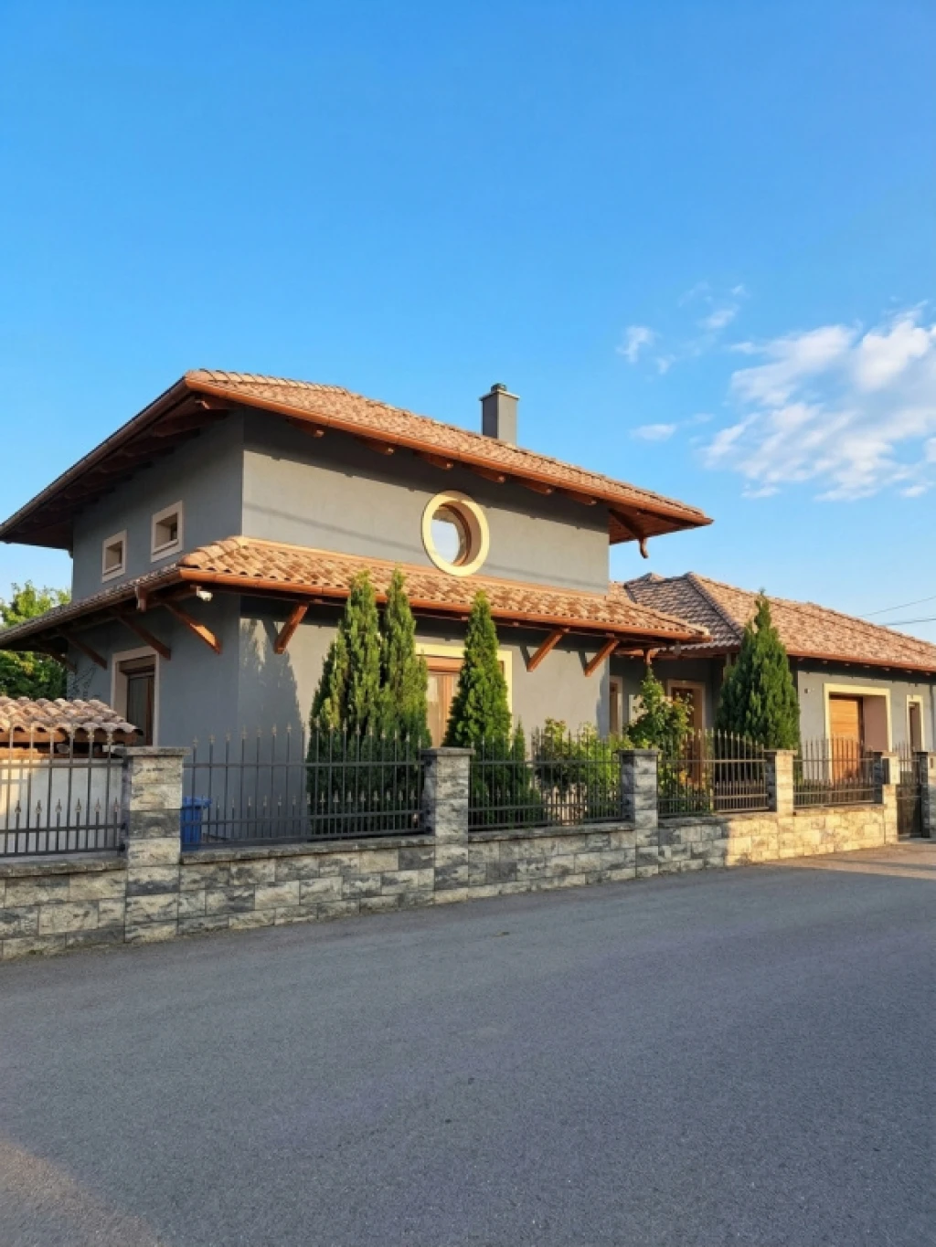 Ráckeve, Galamb utca, 143 m²-es, családi ház, 3 szobás, újszerű állapotú