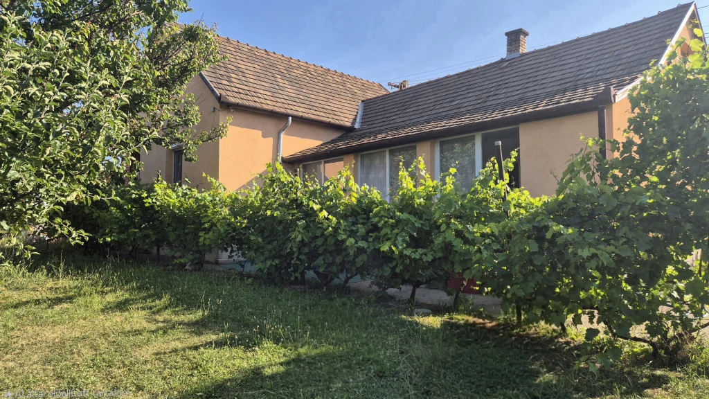 Pécel, Maglódi úthoz közeli utca, 75 m²-es, családi ház, 3 szobás