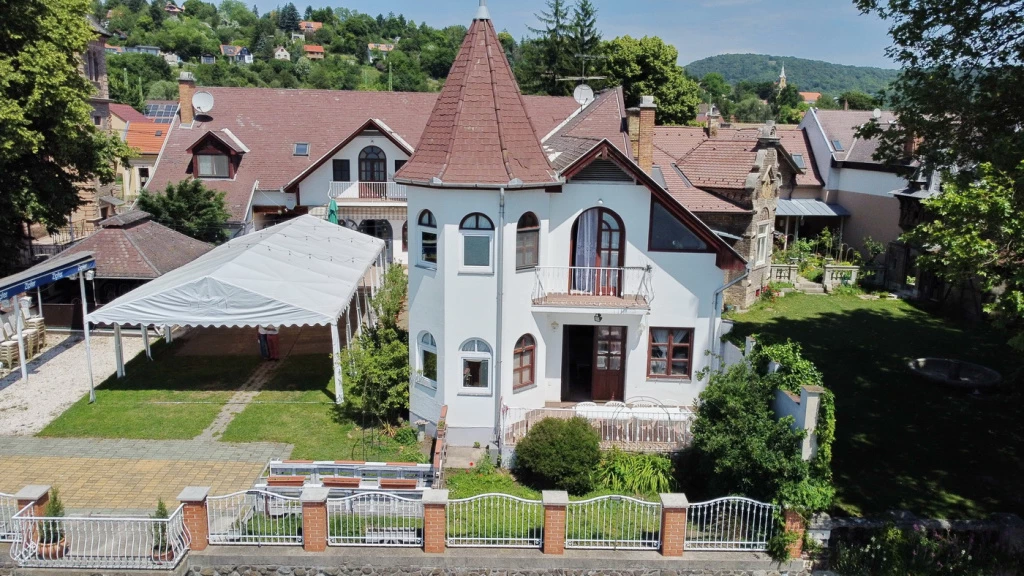 Verőce, Árpád út, 935 m²-es, vendéglátó egység utcai bejárattal