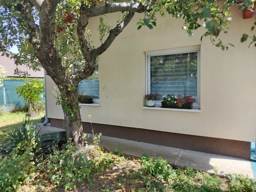 IX. Kerület, Váltó köz, 49 m²-es, sorház, 2 szobás, jó állapotú