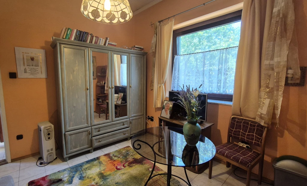 XVIII. Kerület, Honvéd utca mellékutcája, 218 m²-es, ikerház