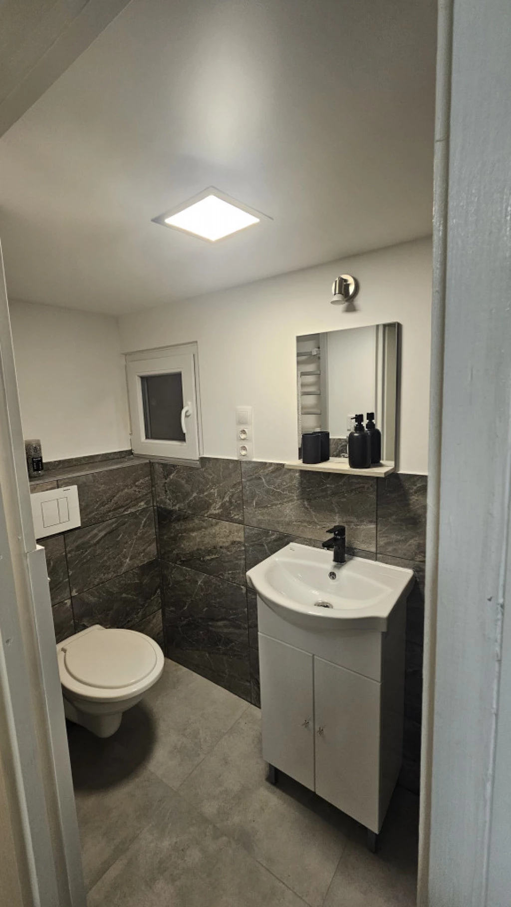 VII. Kerület, Cserhát utca környékén, 23 m²-es, földszinti, társasházi lakás