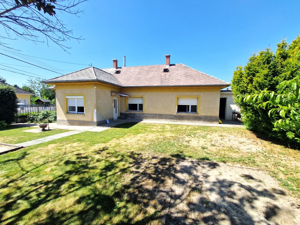 Székesfehérvár, Szakolcai utca, 79 m²-es, családi ház, 2 szobás
