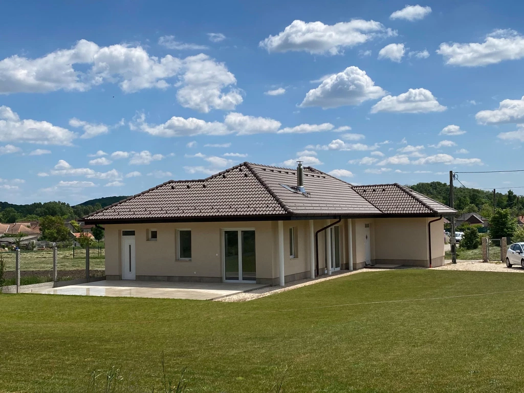 Gyúró, Gyúró, 147 m²-es, családi ház, 5 szobás, kiváló állapotú