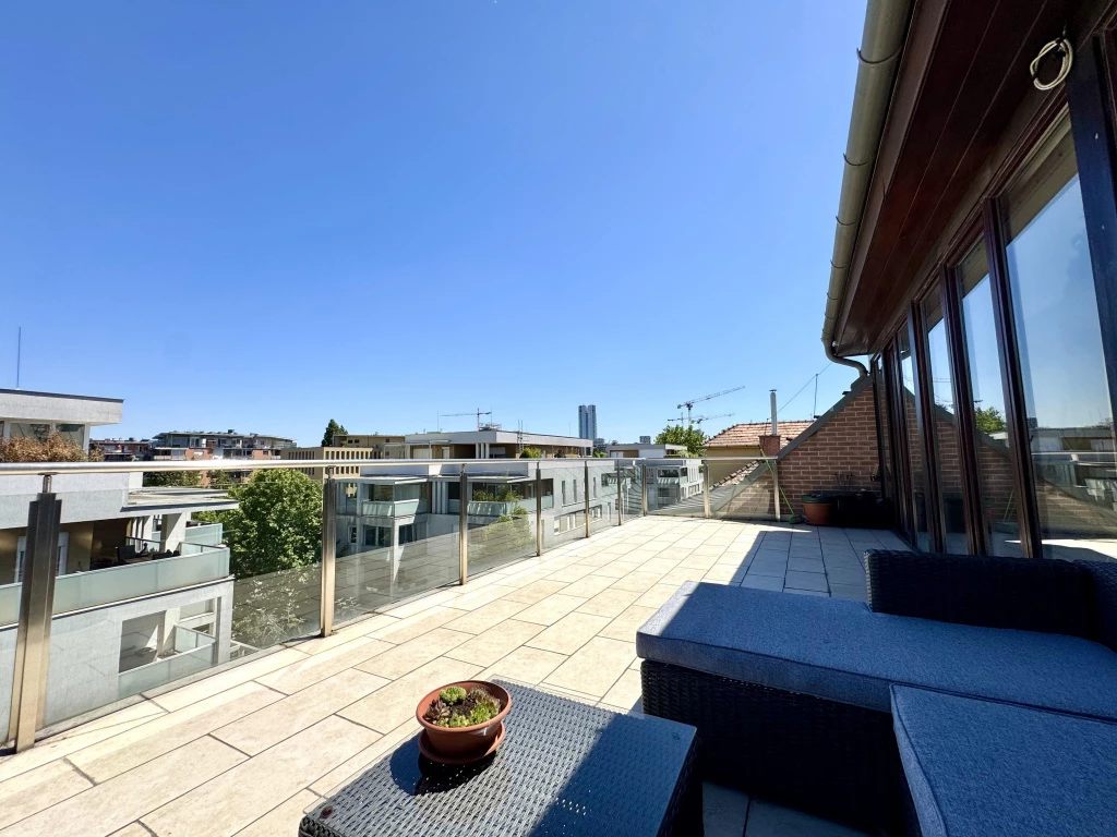 c3-1-name c2-21-name, Budapest XI. kerület, Alleehoz közel csendes utca