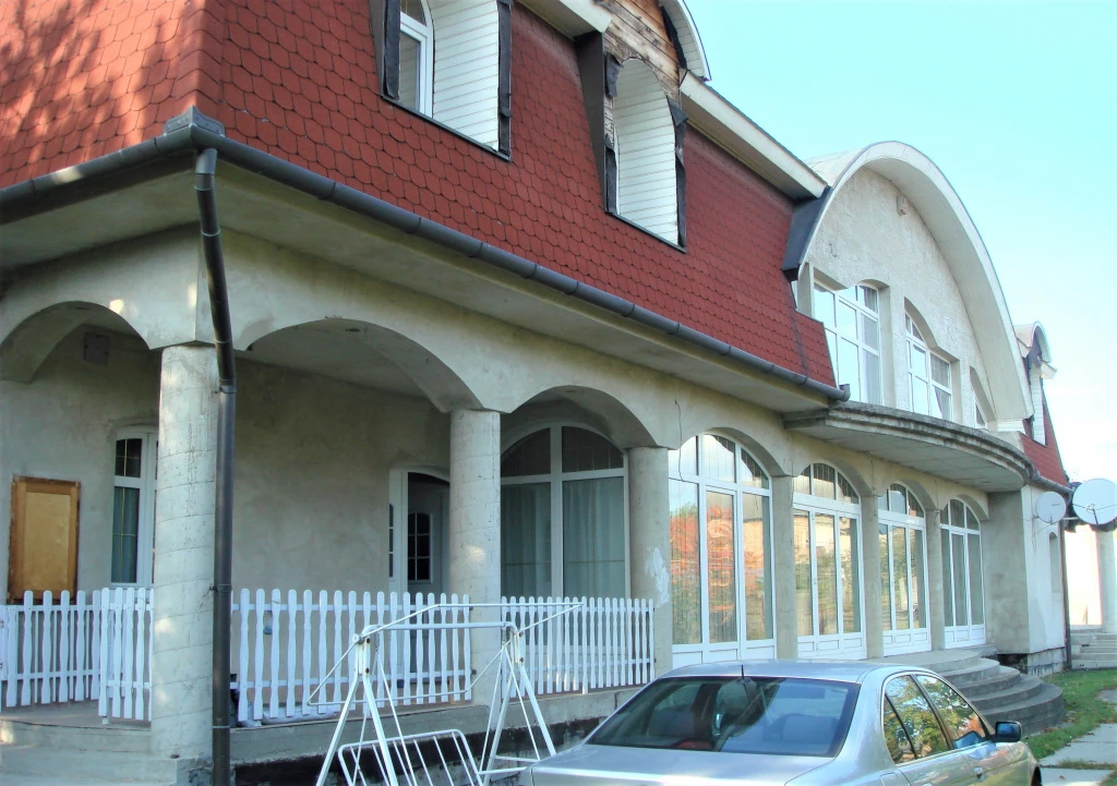 Fót, Fót, 320 m²-es, családi ház, 8 szobás, jó állapotú, gázcirkó fűtés