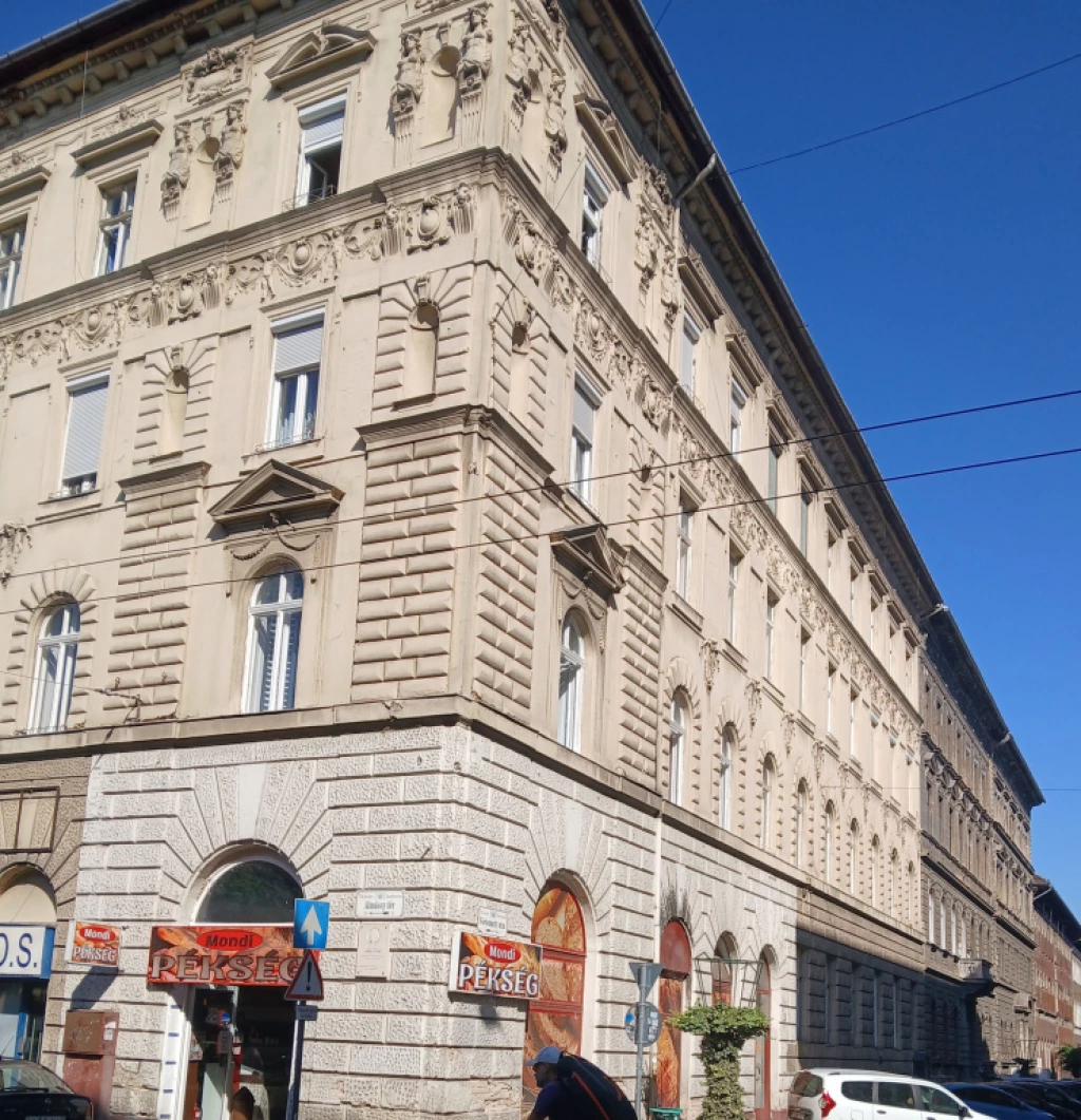 VII. Kerület, Almássy tér, 47 m²-es, 1. emeleti, társasházi lakás
