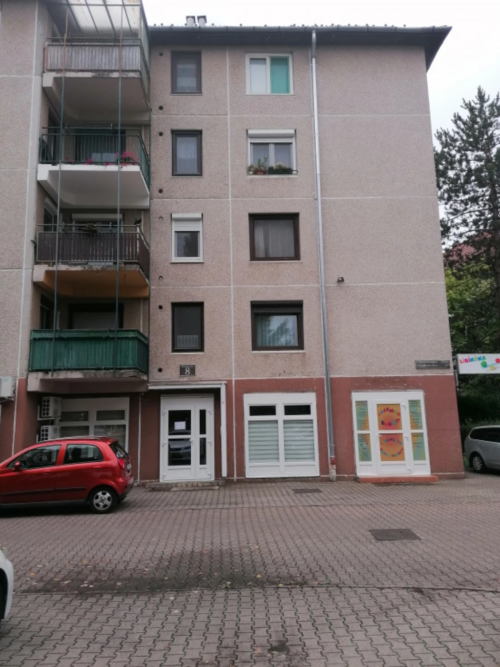 IV. Kerület, Dunakeszi utca, 106 m²-es, 4. emeleti, társasházi lakás