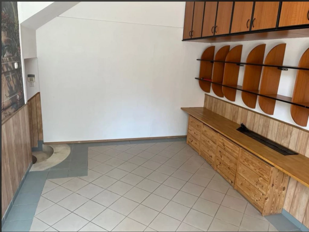 XIX. Kerület, Zrínyi utca, 100 m²-es, egyéb iroda, 4 szobás