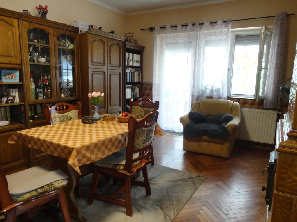IV. Kerület, Kálmos utca, 92 m²-es, családi ház, 2 szobás, jó állapotú