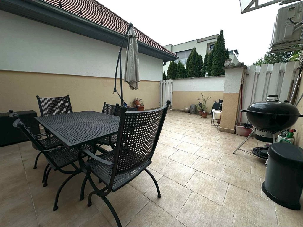II. kerület, Honfoglalás utca, 172 m²-es, családi ház, 5+1 félszobás