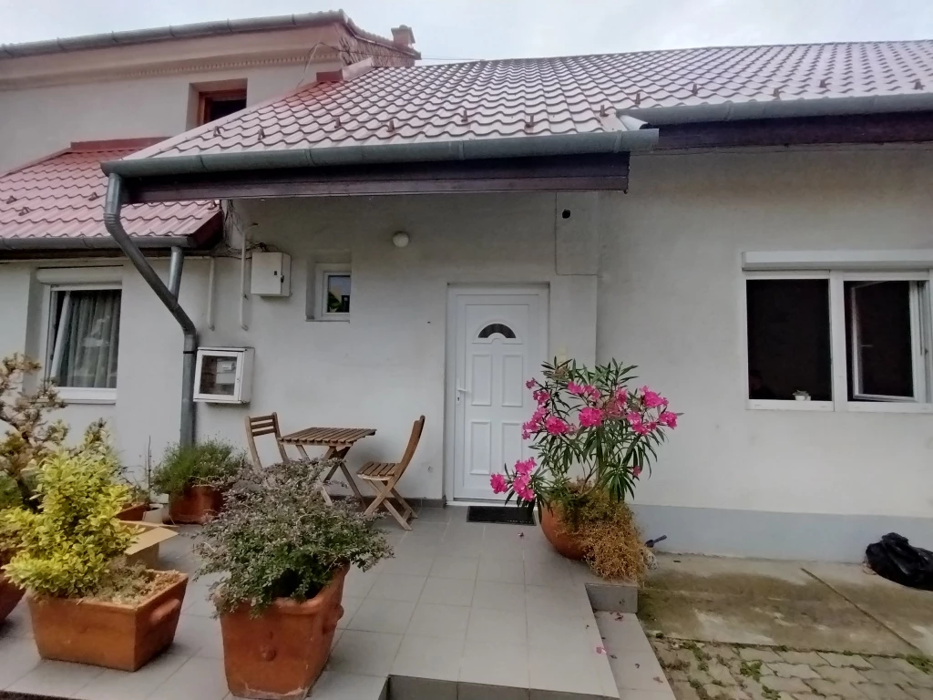 Kaposvár, központban, 88 m²-es, társasházi lakás, 3 szobás, jó állapotú
