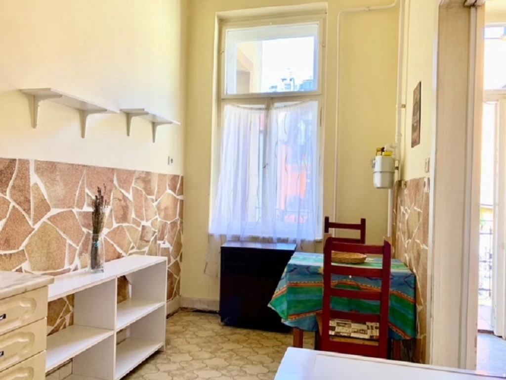 VII. Kerület, Nyár utca, 50 m²-es, társasházi lakás, 1 szobás