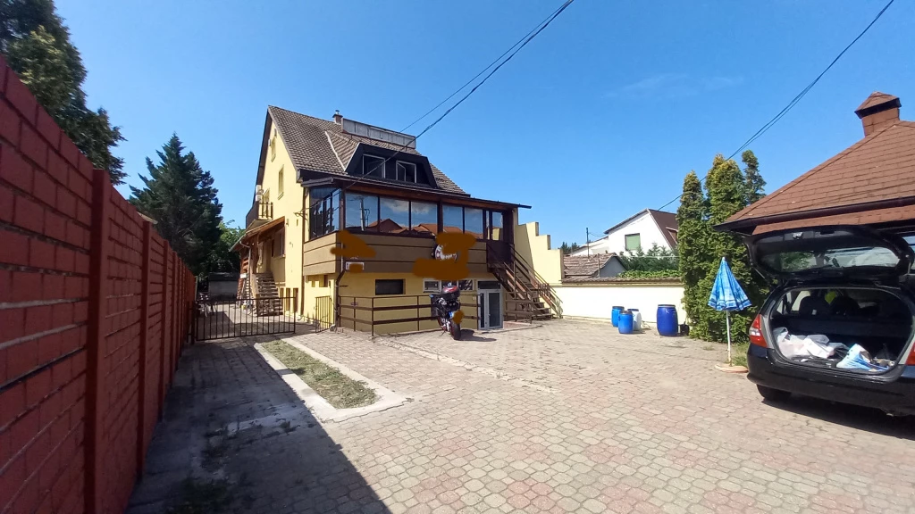 Dunakeszi, Dunakeszi-Gyártelep állomáshoz közel, 550 m²-es, családi ház