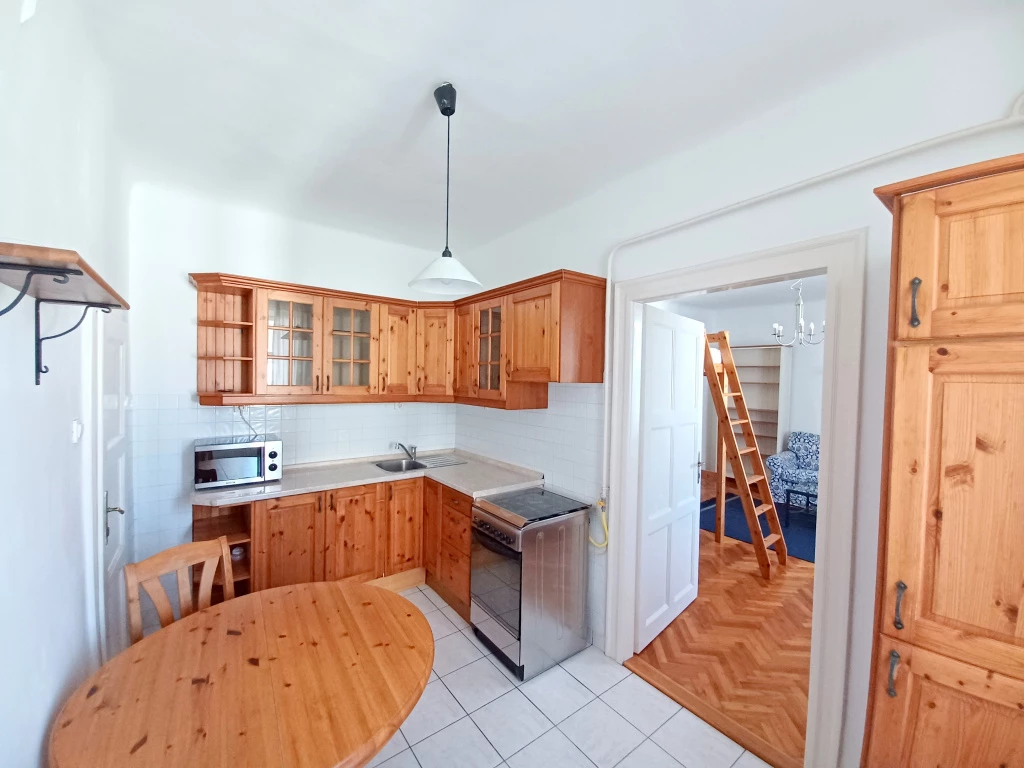 XI. Kerület, Feneketlen tó közelében, Bocskai út, 33 m²-es, 3. emeleti, társasházi lakás