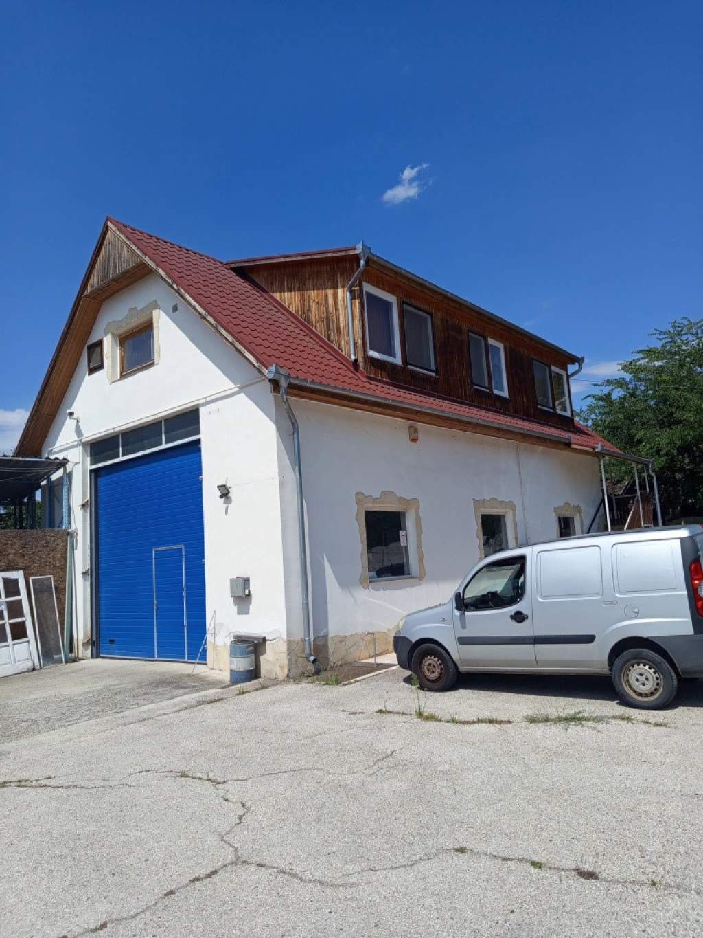 Szigethalom, Fiumei közeli utca, 182 m²-es, üzlethelyiség utcai bejárattal