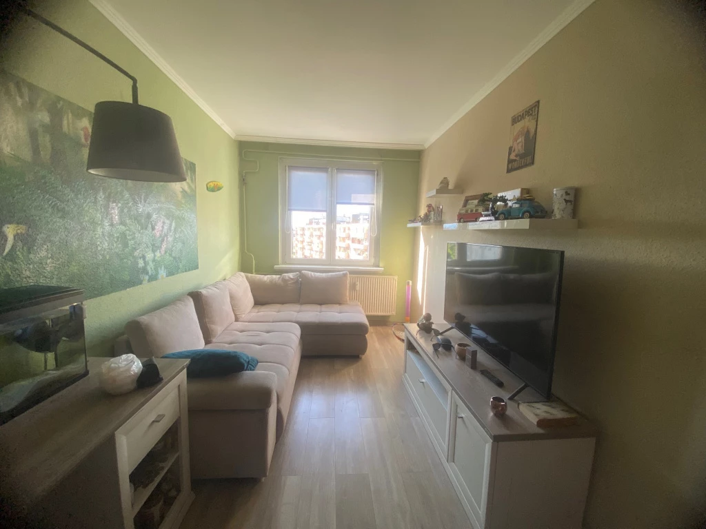 XV. Kerület, Erdőkerülő utca, 69 m²-es, 10. emeleti, társasházi lakás