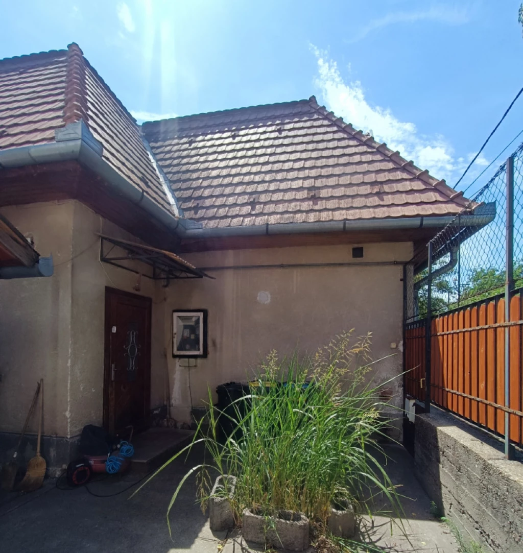 XIX. Kerület, Vas Gereben utca, 192 m²-es, 2 generációs, családi ház