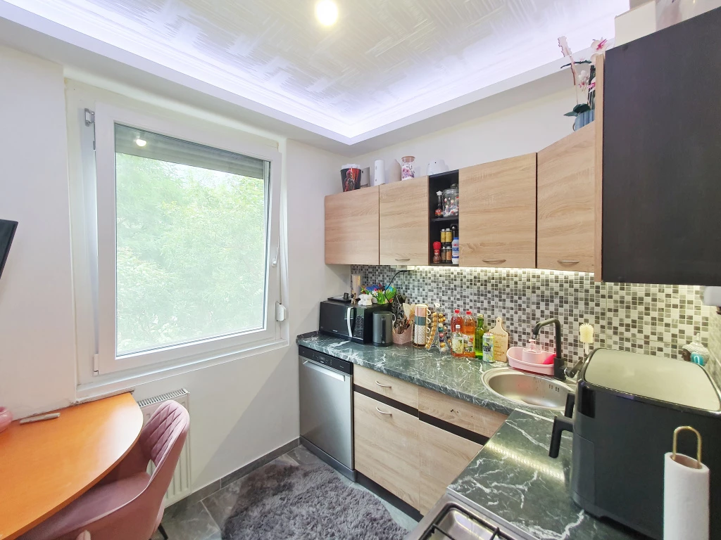 XV. Kerület, Újpalota, Lidl közeli utca, 53 m²-es, 3. emeleti, társasházi lakás