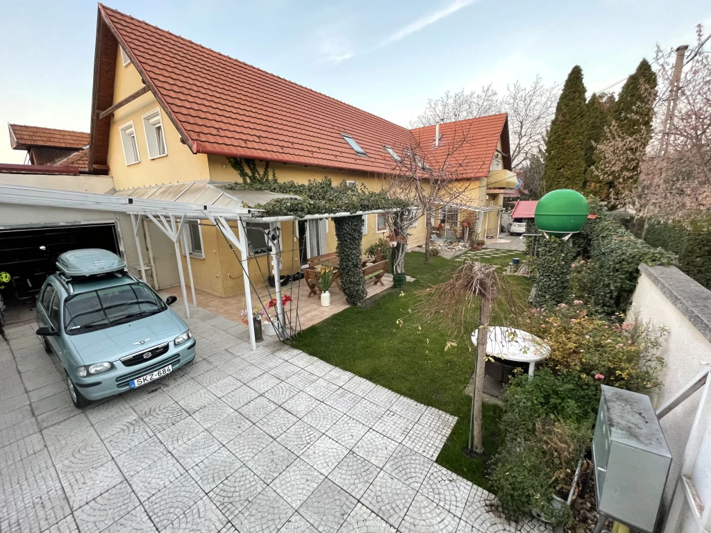 Törökbálint, Kossuth Lajos utca, 315 m²-es, 3 generációs, családi ház