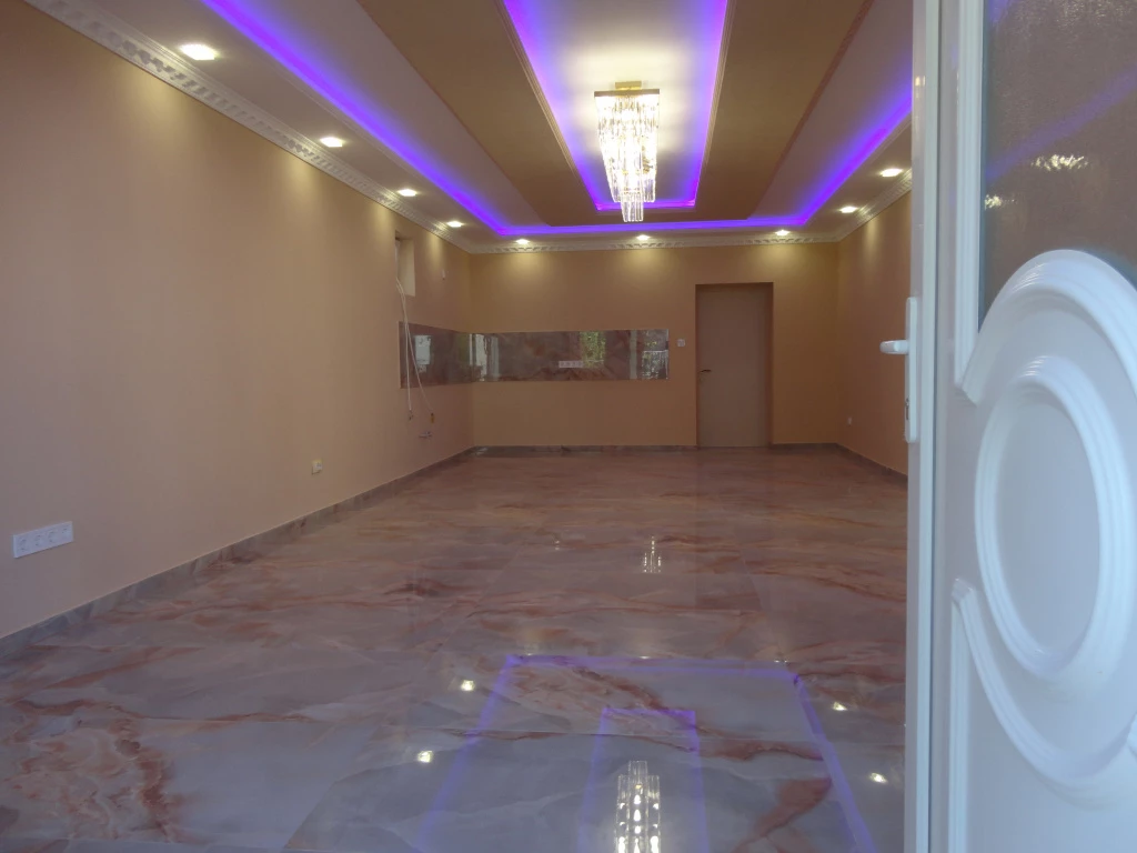 Fót, Béke . utca, 140 m²-es, családi ház, 6 szobás, felújított / újszerű állapotú