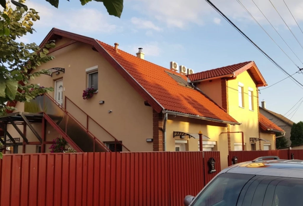 Gyömrő, Városközpont, 278 m²-es, 6 generációs, családi ház, 8+7 szobás