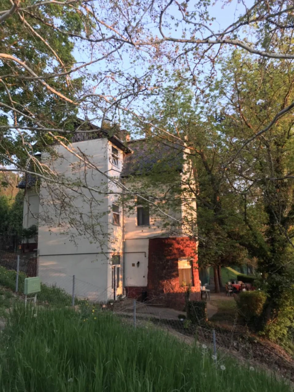 Balatonvilágos, Balaton part közeli, 300 m²-es, családi ház