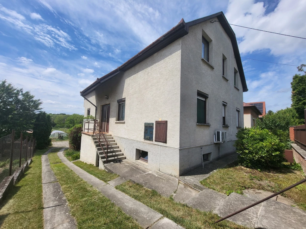 Csömör, Csömör, 100 m²-es, házrész, kiváló állapotú, gázcirkó fűtés