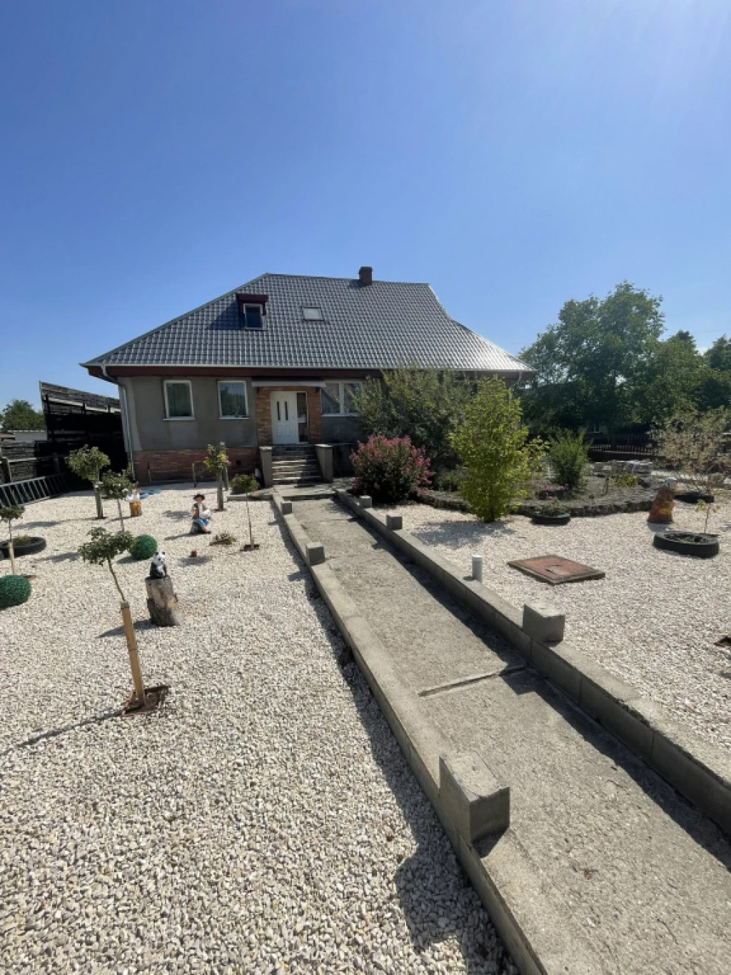 Dabas, Központ közeli utca, 250 m²-es, 2 generációs, családi ház