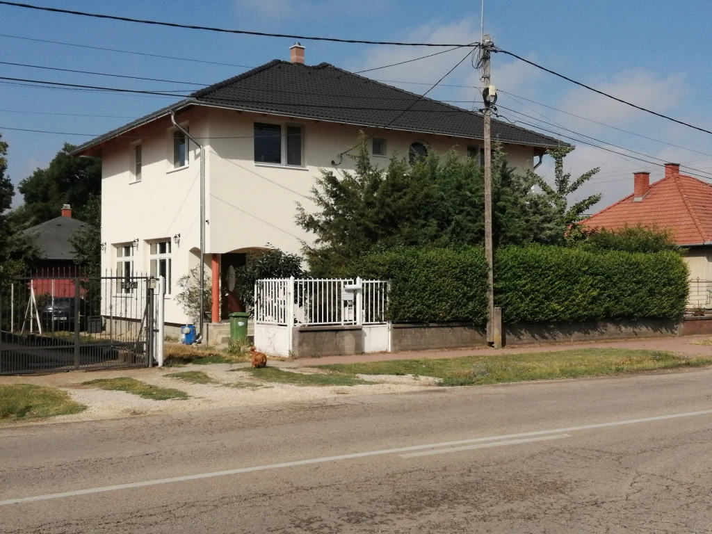 Szigetszentmiklós, Petőfi utca, 290 m²-es, 3 generációs, családi ház