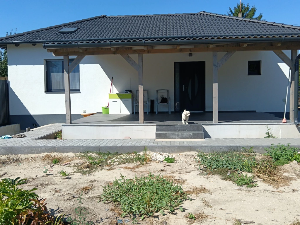 Érd, Bagoly útca környéke, 70 m²-es, családi ház, 3 szobás, felújított / újszerű állapotú