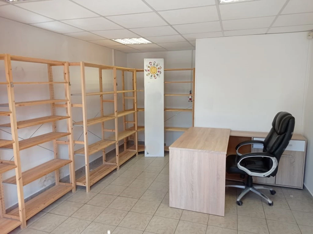 Vác, Dr Csányi László körút, 18 m²-es, üzlethelyiség utcai bejárattal