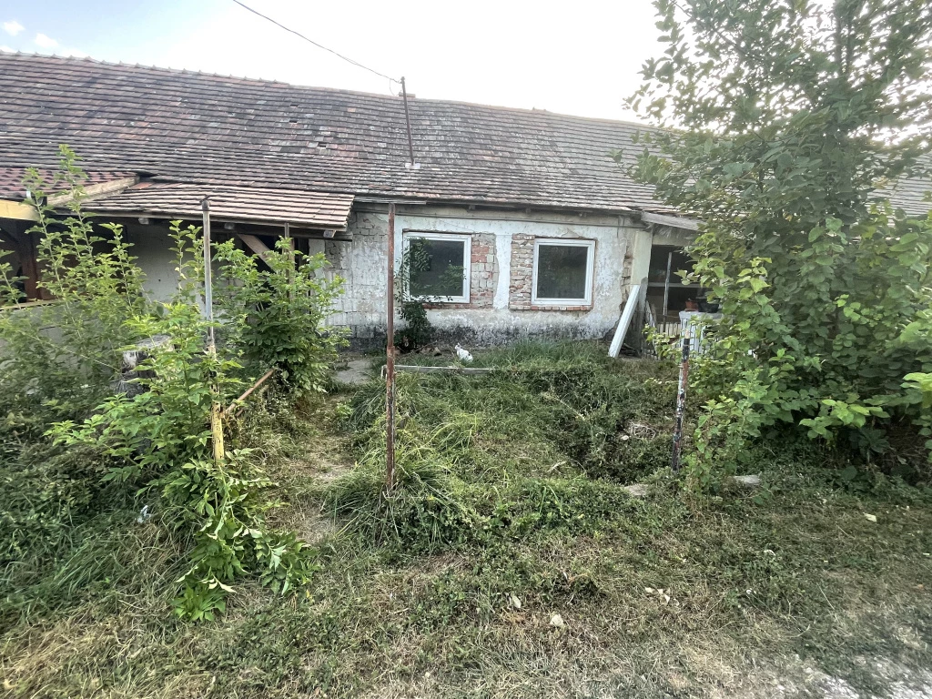 Pusztaszabolcs, Felsőcikola utca, 50 m²-es, sorház, 2 szobás