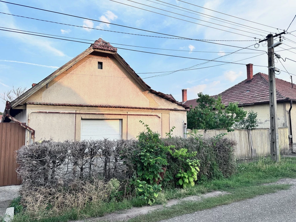 Jászberény, Ábránd utca, 65 m²-es, családi ház, 3 szobás, felújítandó állapotú
