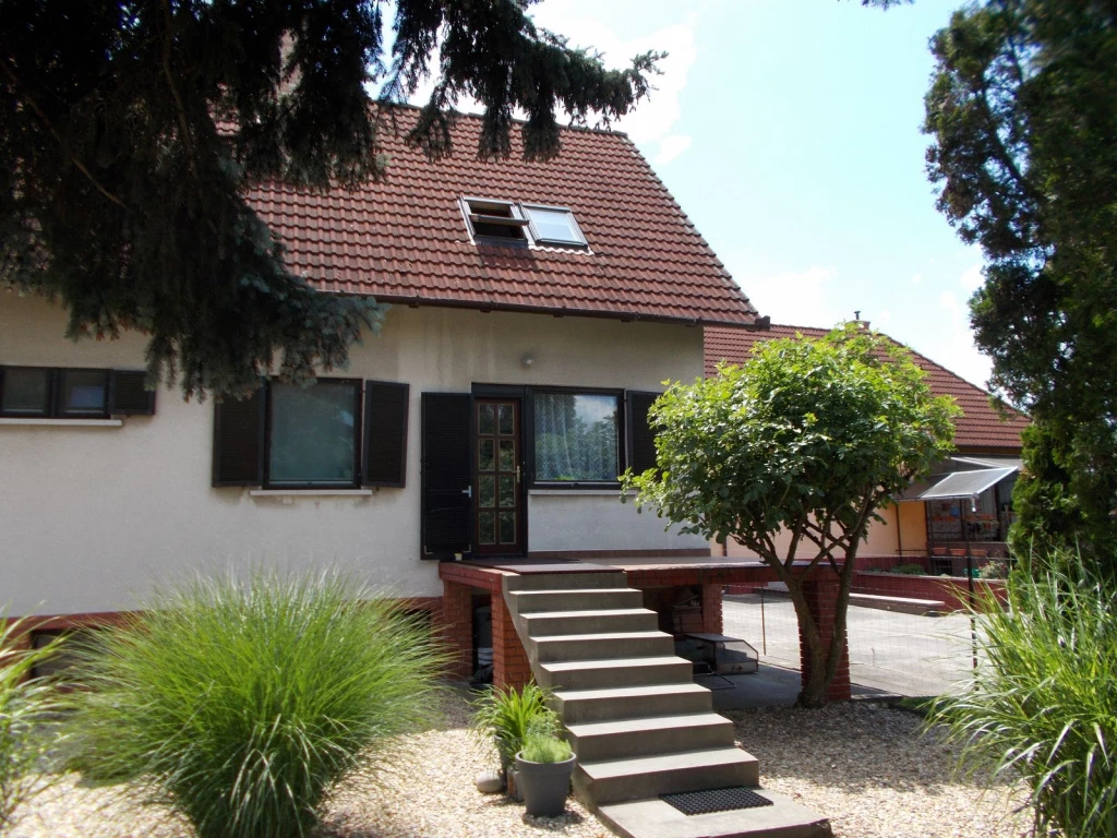 Ráckeve, Sándor tér, 154 m²-es, családi ház, 4 szobás, jó állapotú