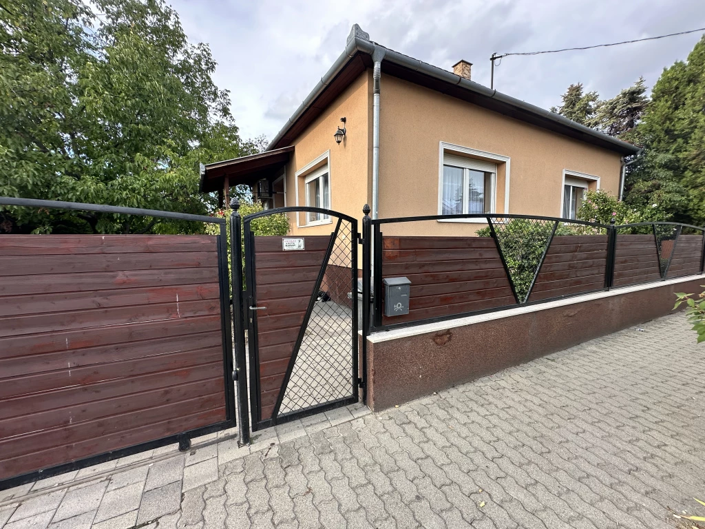 Dabas, Városközponti, 90 m²-es, családi ház, 3 szobás, kiváló állapotú