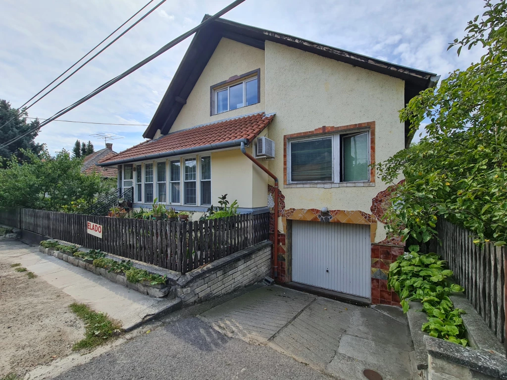 Sóskút, Mártírok útja, 152 m²-es, családi ház, 5 szobás, átlagos állapotú