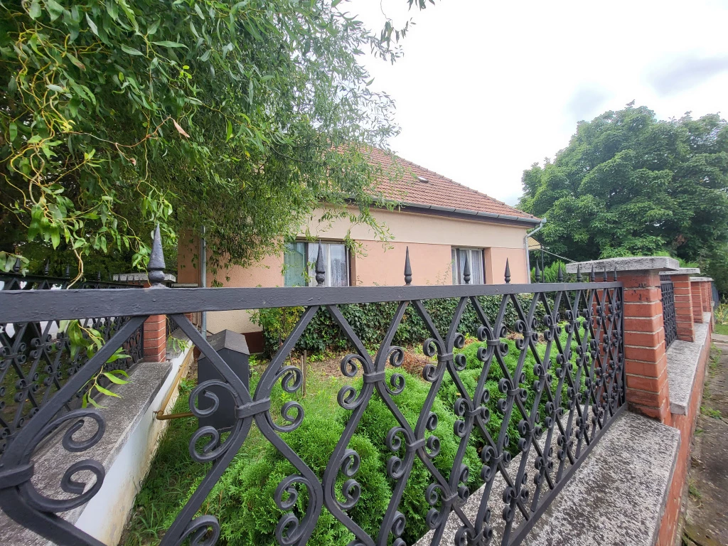 Aszód, Központ, 120 m²-es, családi ház, 3+1 szobás, jó állapotú