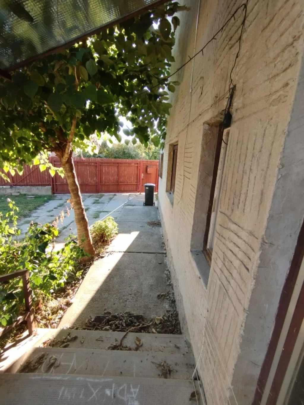 Szalkszentmárton, Központi részen, 185 m²-es, 2 generációs, családi ház