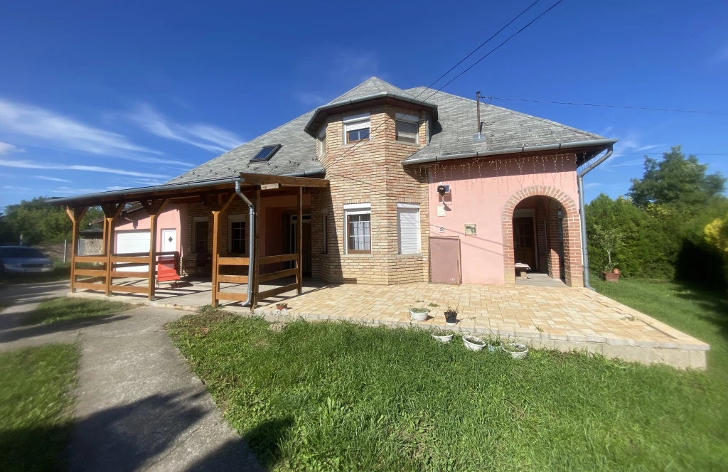 Domony, Erdő utca, 170 m²-es, családi ház, 5 szobás, jó állapotú