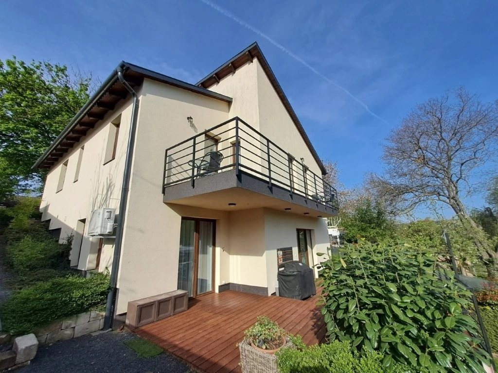 c3-1-name c2-1-name, Biatorbágy, Szabadság utca