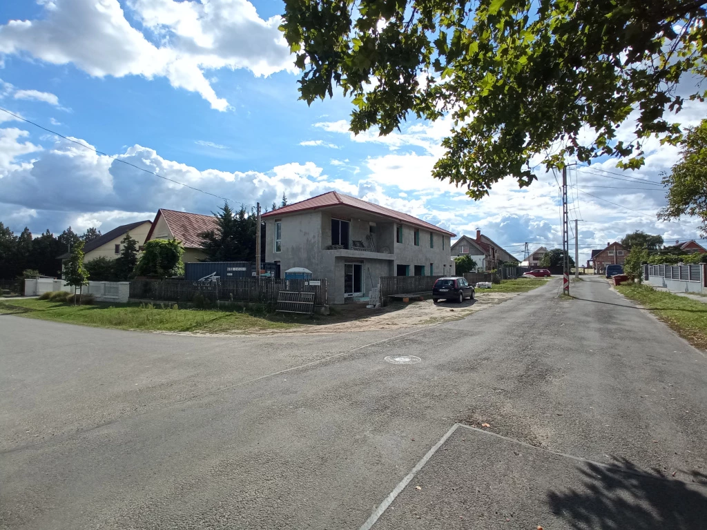 Gyál, KOSZTOLÁNYI DEZSŐ utca, 136 m²-es, ikerház, 4+1 szobás