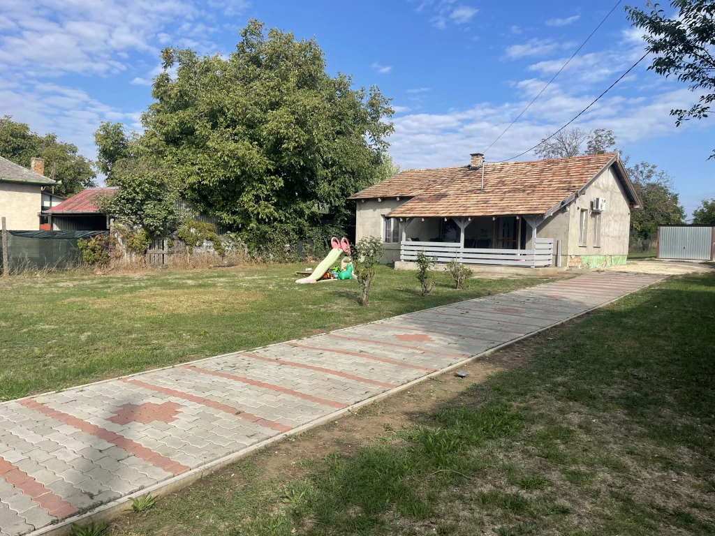 For sale house, Ercsi, Író nevek utca