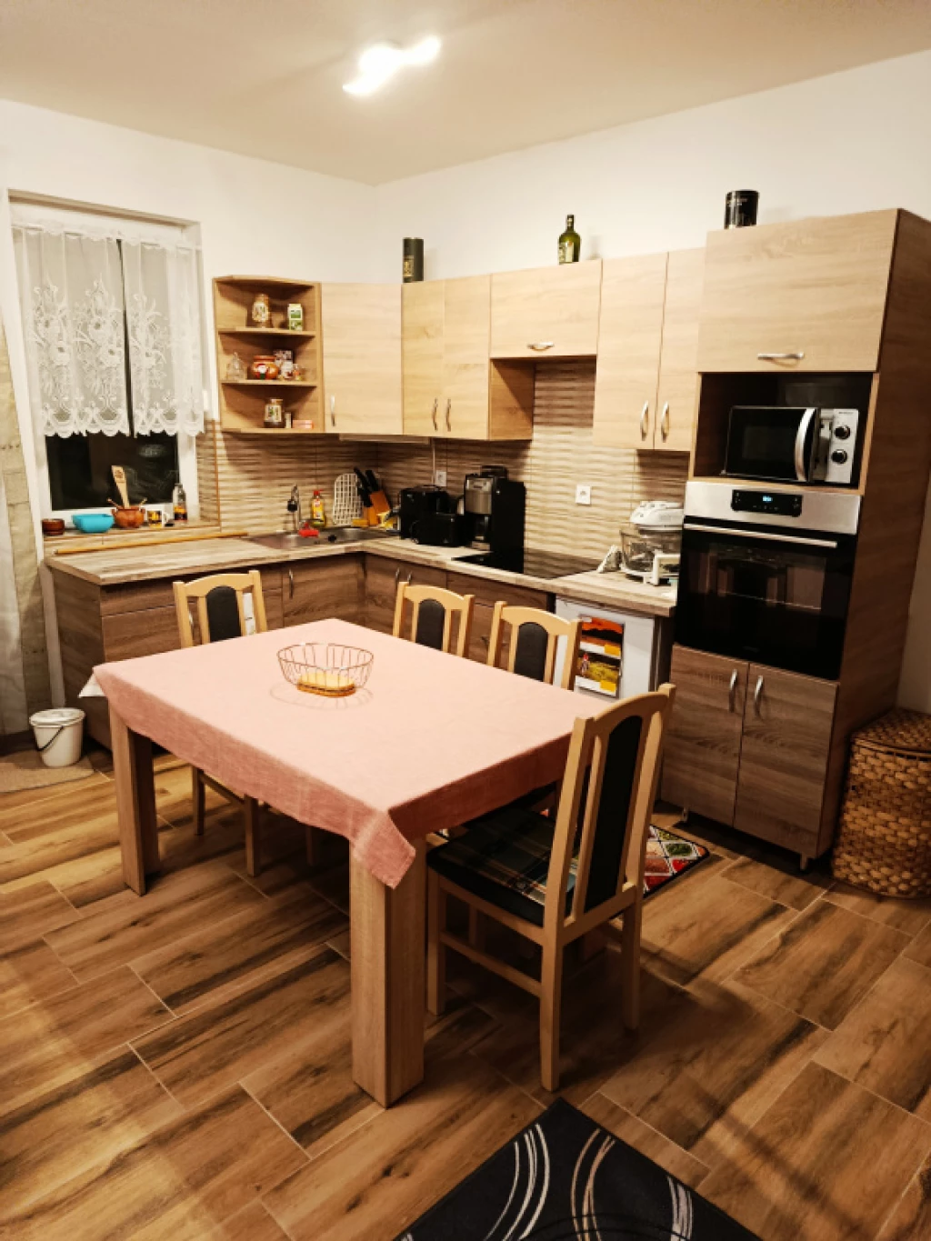 Tököl, József Attila közeli utca, 70 m²-es, sorház, 4 szobás