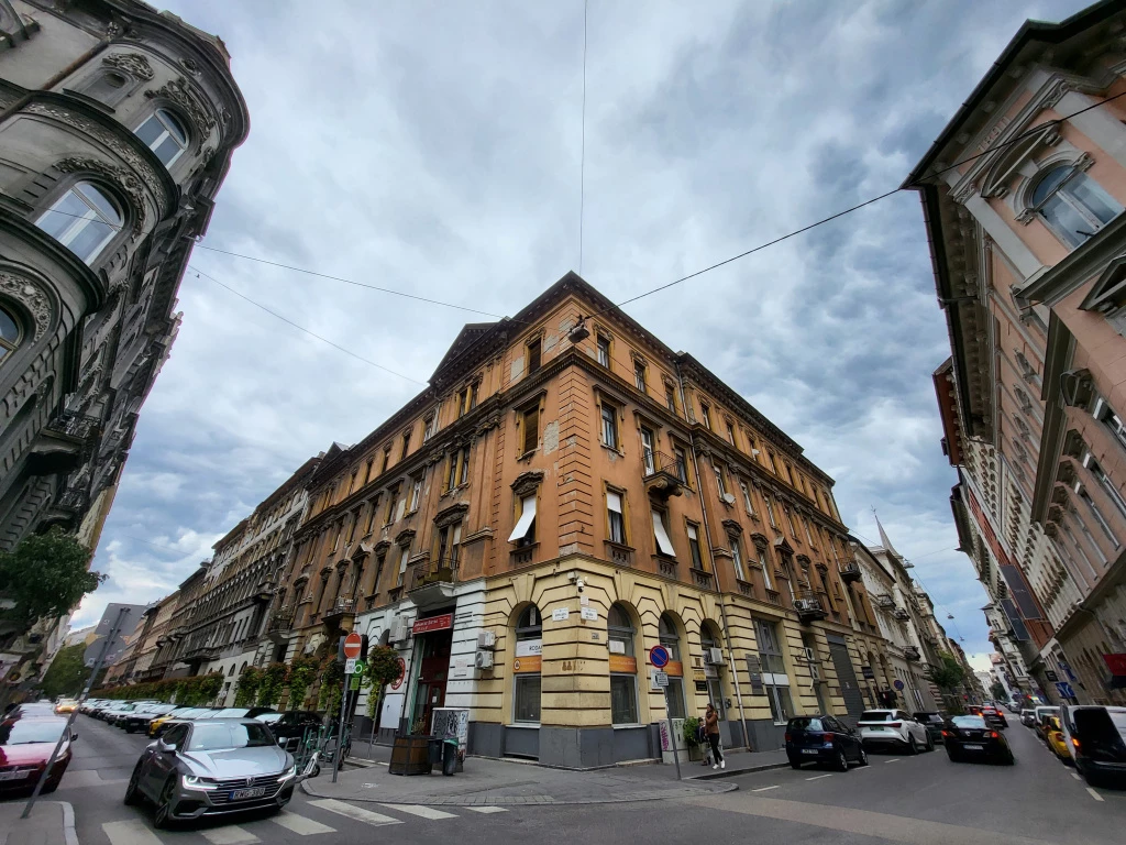 VII. Kerület, Belső-Erzsébetváros, 75 m²-es, társasházi lakás