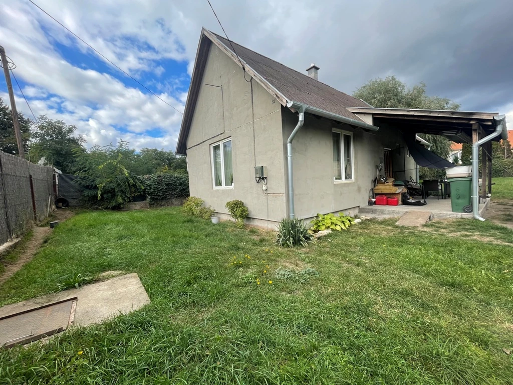 Csörög, Kolozsvári utca, 66 m²-es, családi ház, 3 szobás, átlagos állapotú