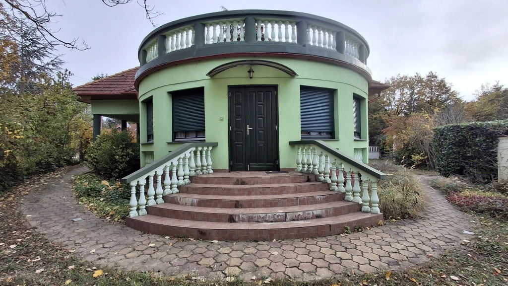 Siófok, Szabadifürdő, 123 m²-es, családi ház, 5 szobás, felújított / újszerű állapotú